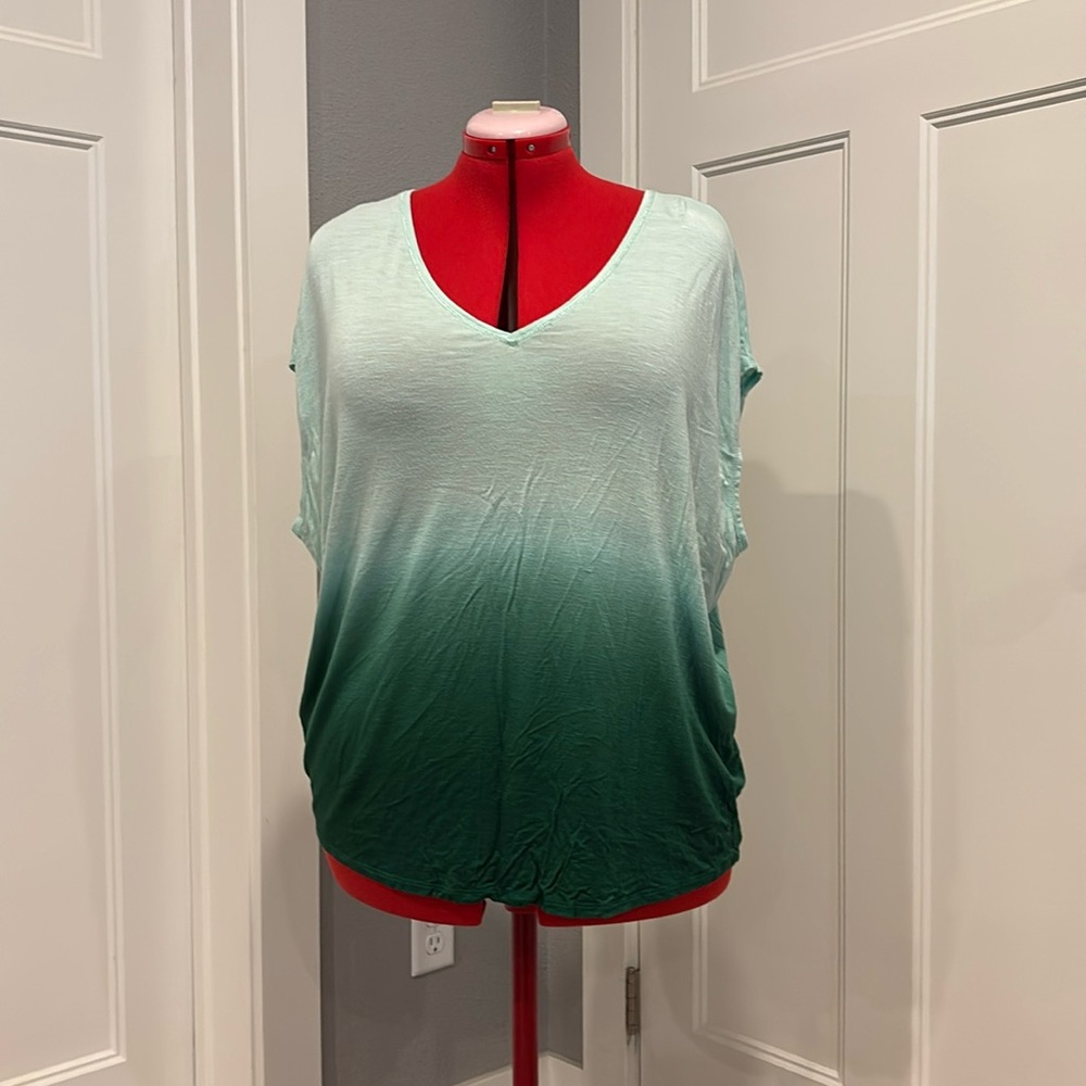 White House Black Market green ombré tee